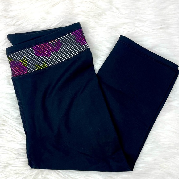 Victoria’s Secret VSX Sport Capri Leggings, Medium - Picture 1 of 11